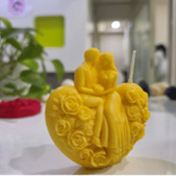 Auralis Handmade Couple on Heart-Shaped Roses Candle